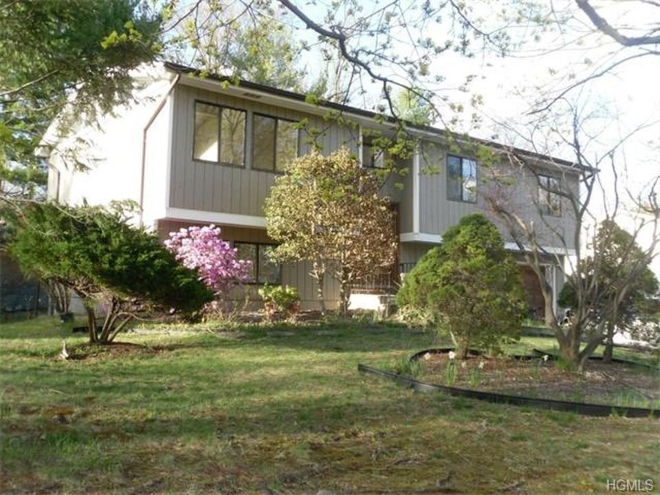 34 Carriage Ln - Photo 2 of 16