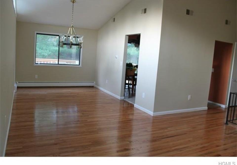 34 Carriage Ln - Photo 3 of 16