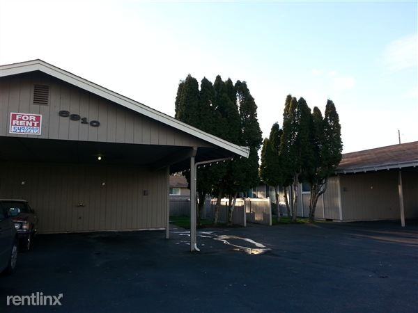 Madison Park Duplex - Photo 3 of 10