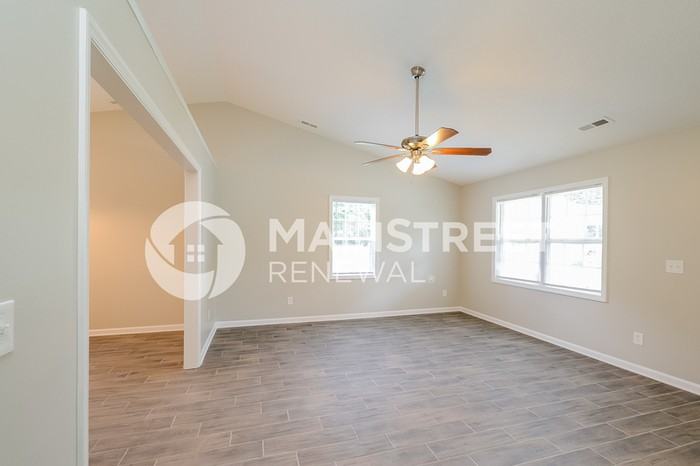 1914 Flatrock St - Photo 3 of 16