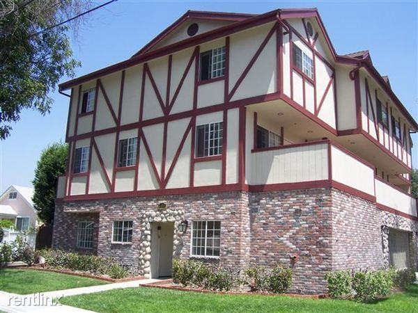 1731 Lake St - Photo 3 of 10