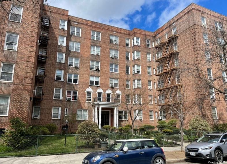 8611 34th Ave, Jackson Heights, NY 11372, USA - 3 unit Rentals | Zumper