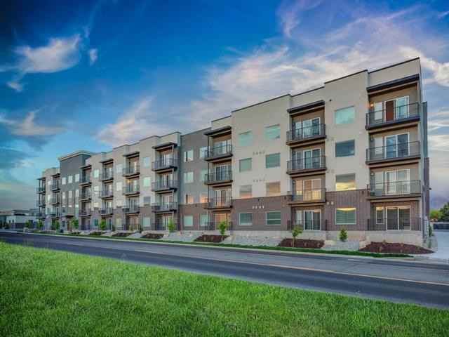 1814 Layton Hills Pkwy - Photo 2 of 22