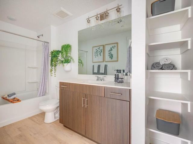 1814 Layton Hills Pkwy - Photo 4 of 22