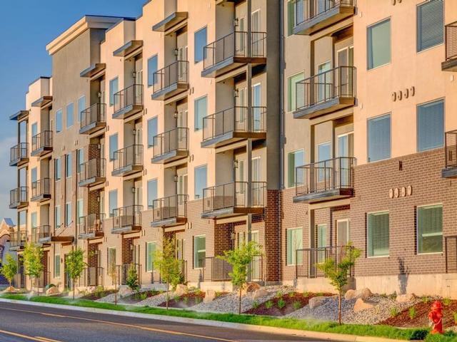 1814 Layton Hills Pkwy - Photo 3 of 22