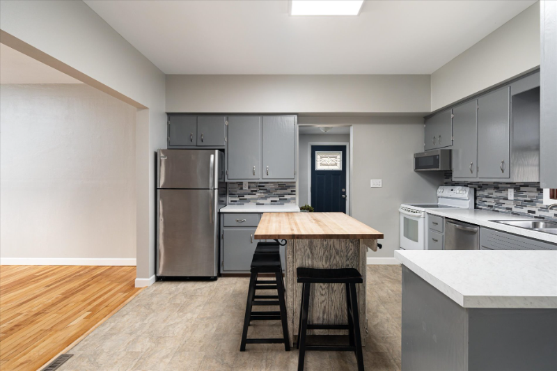 206 Davidson Ave - Photo 2 of 16