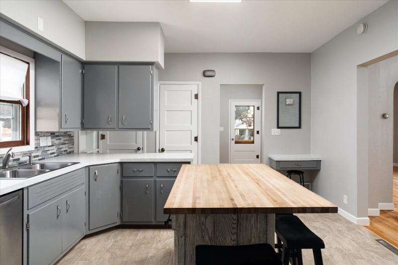 206 Davidson Ave - Photo 3 of 16