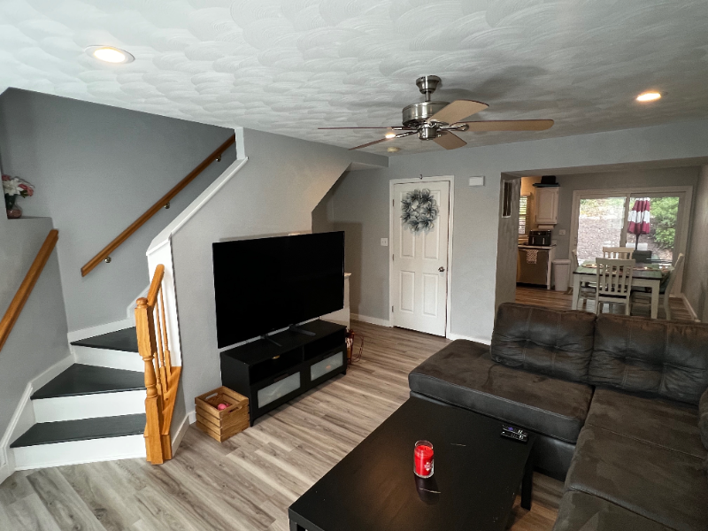 1010 Pinoak Ct - Photo 3 of 18