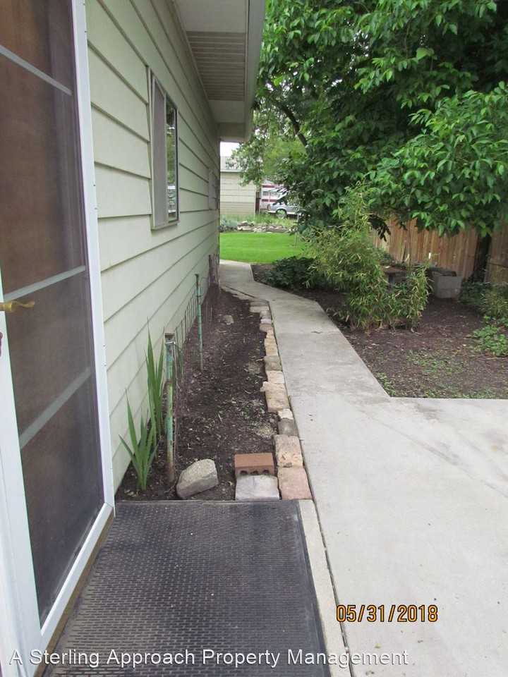 2712 N 32nd St - Photo 2 of 24