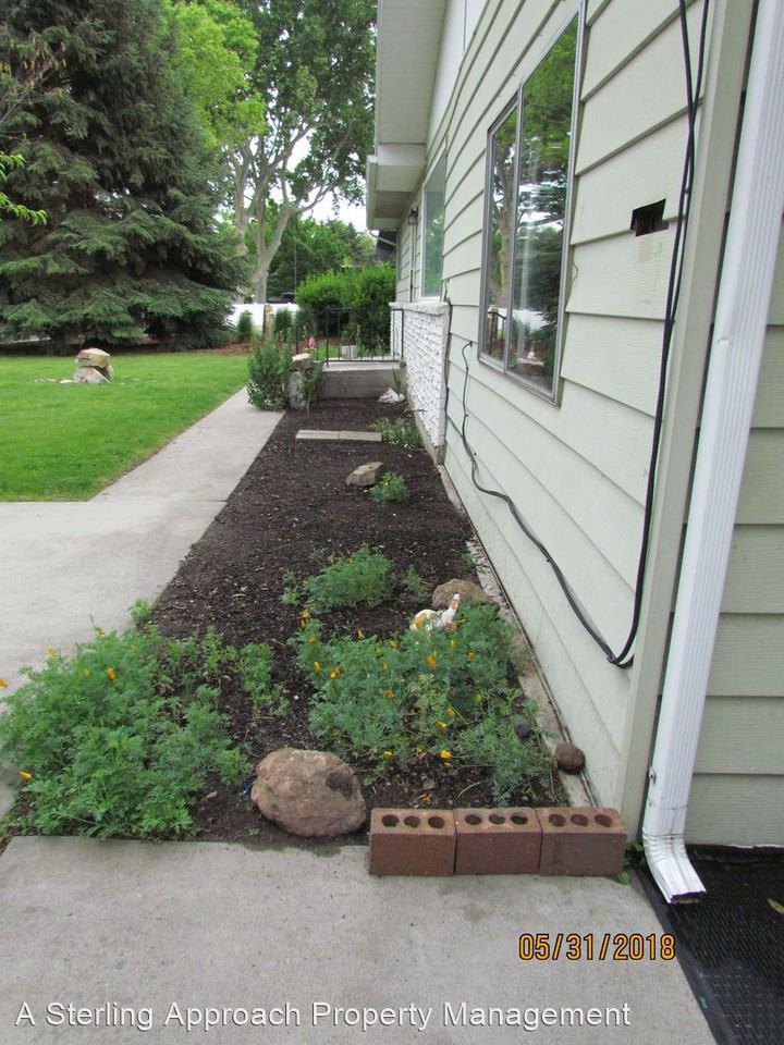 2712 N 32nd St - Photo 3 of 24