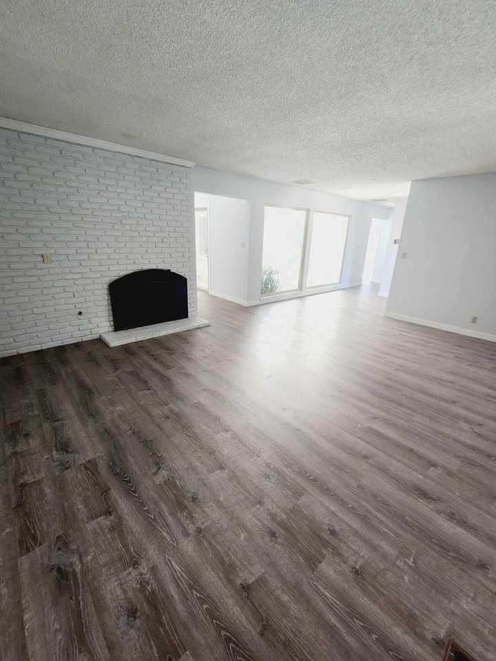 821 Commons Dr - Photo 3 of 20