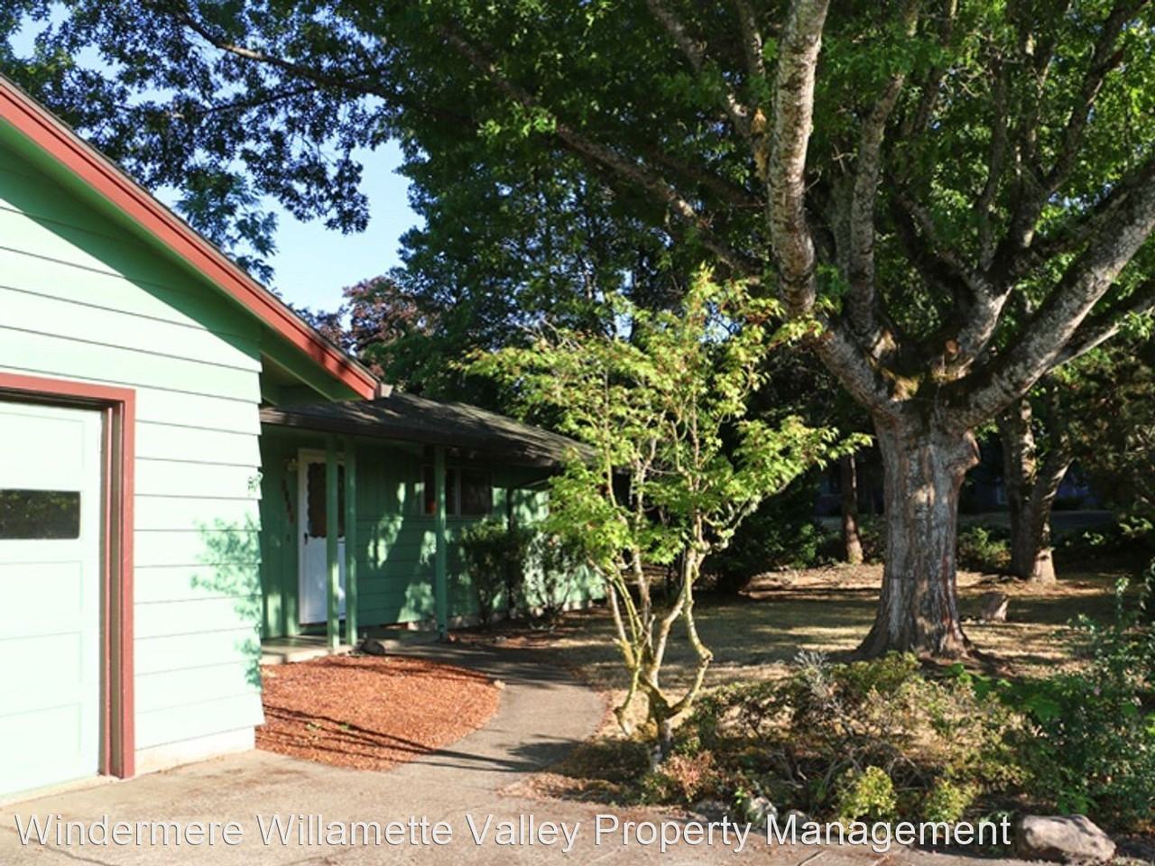 1745 Sw Whiteside Dr - Photo 2 of 25