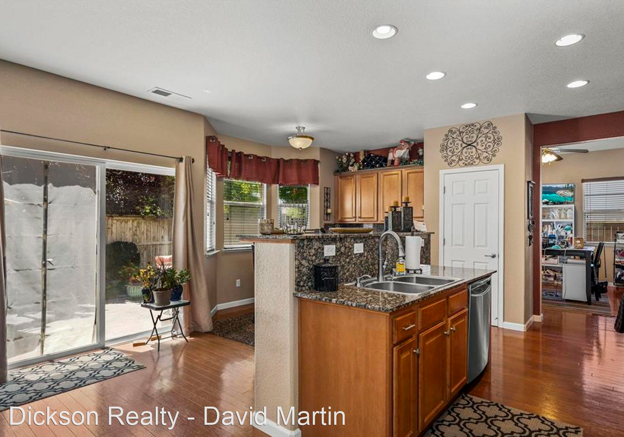 2481 Hibernica Ln - Photo 2 of 30