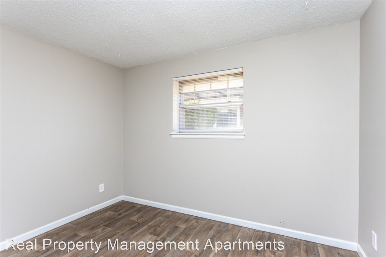 Avenues at East Moline - Photo 2 of 28