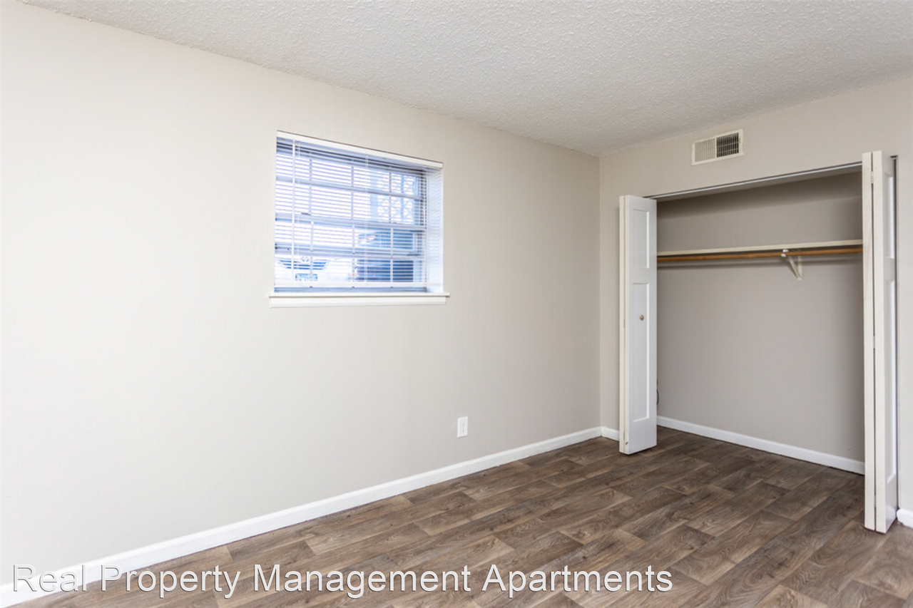 Avenues at East Moline - Photo 3 of 28