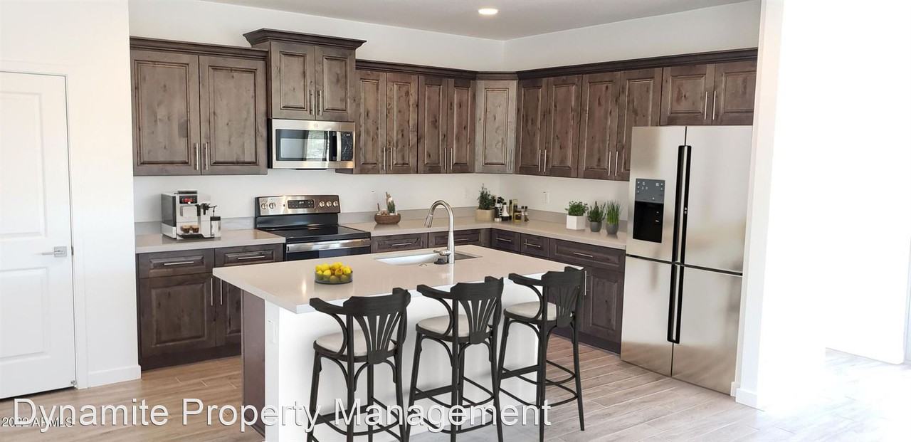 1970 W Ringo Rd - Photo 2 of 14