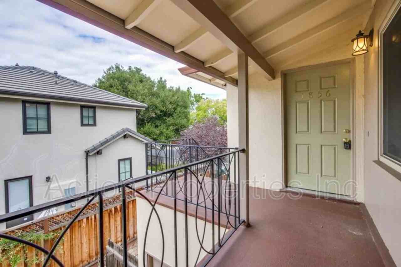 1856 Ash St - Photo 2 of 11