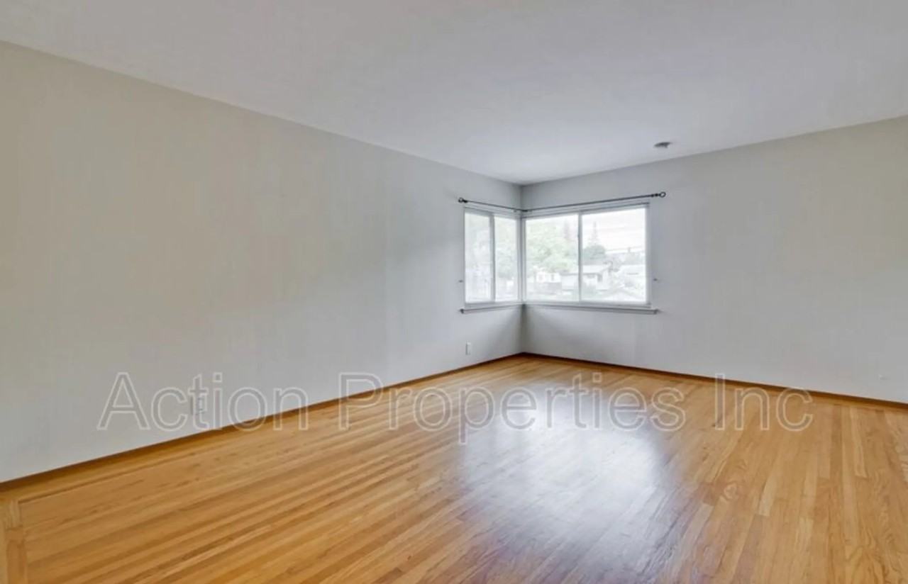 1856 Ash St - Photo 3 of 11
