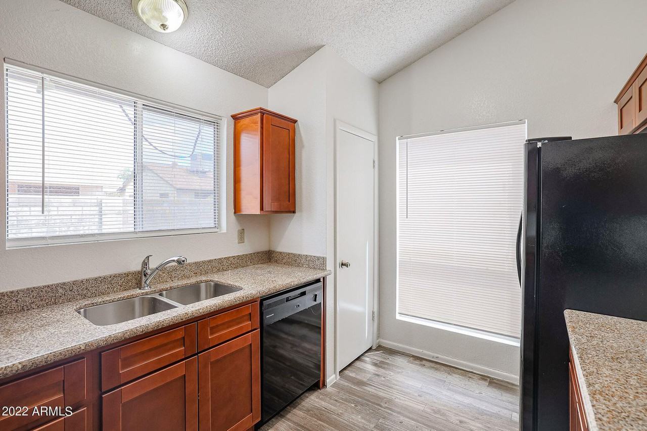 7320 W Krall St - Photo 3 of 20