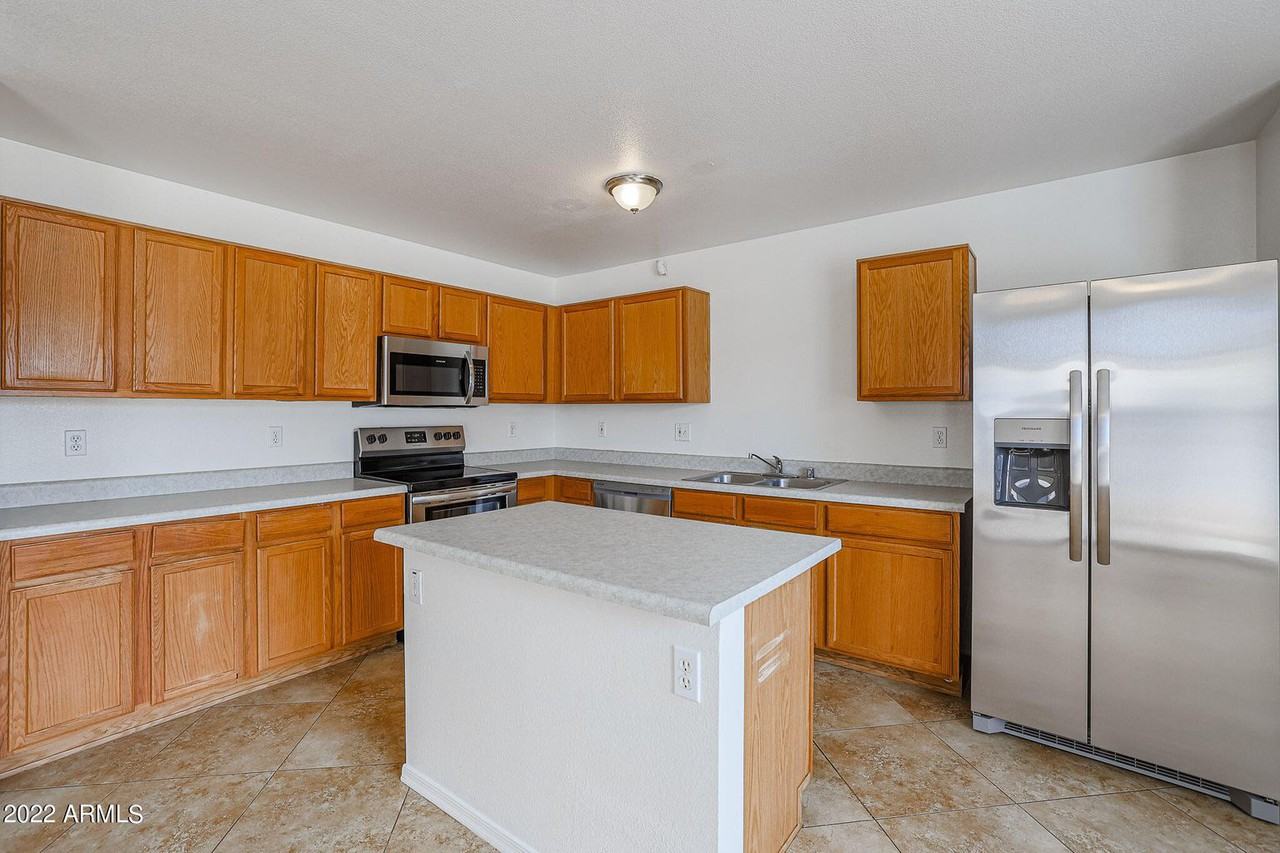 12806 N 115th Ln - Photo 7 of 26