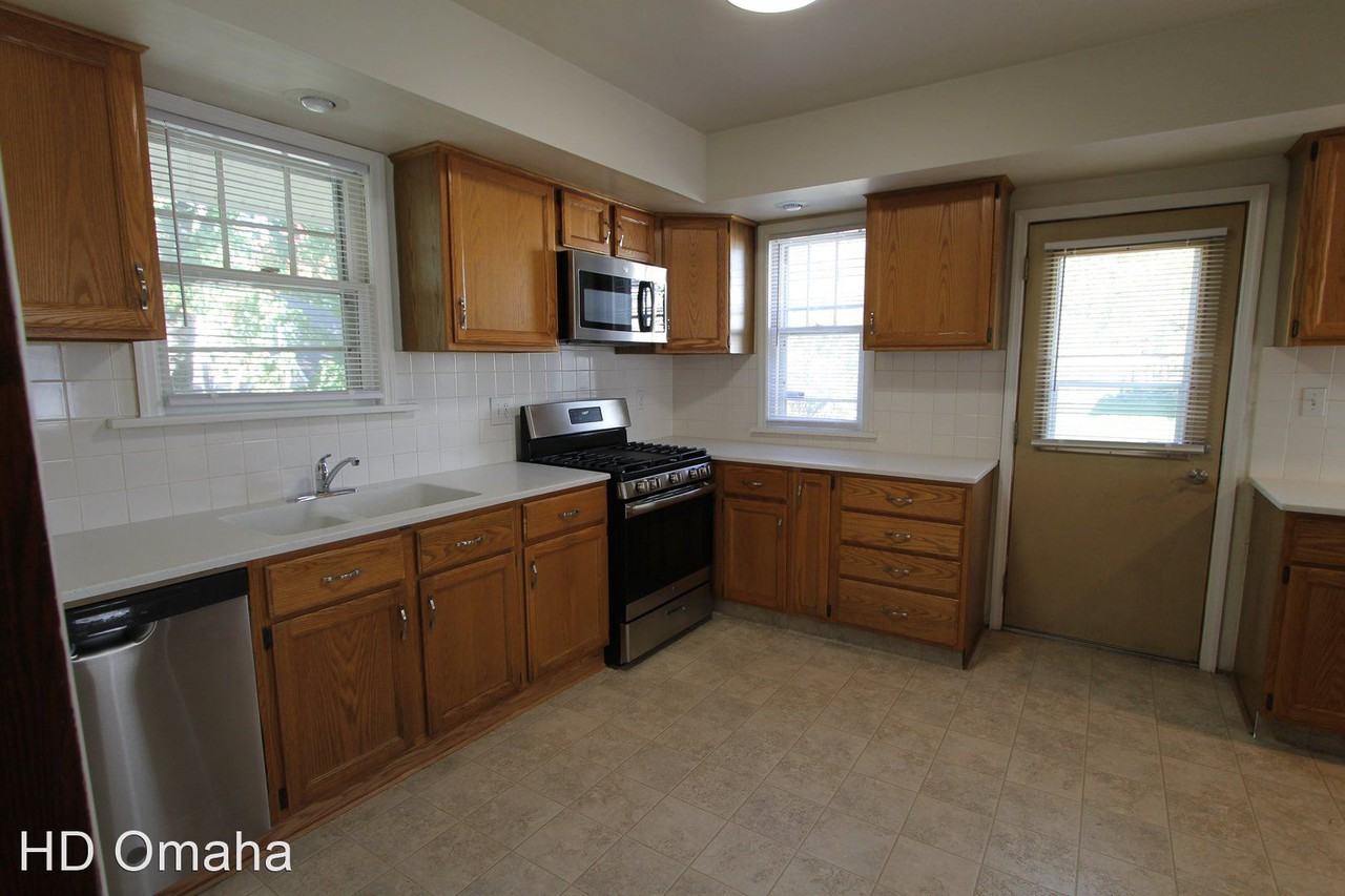 4930 Grant St - Photo 2 of 17