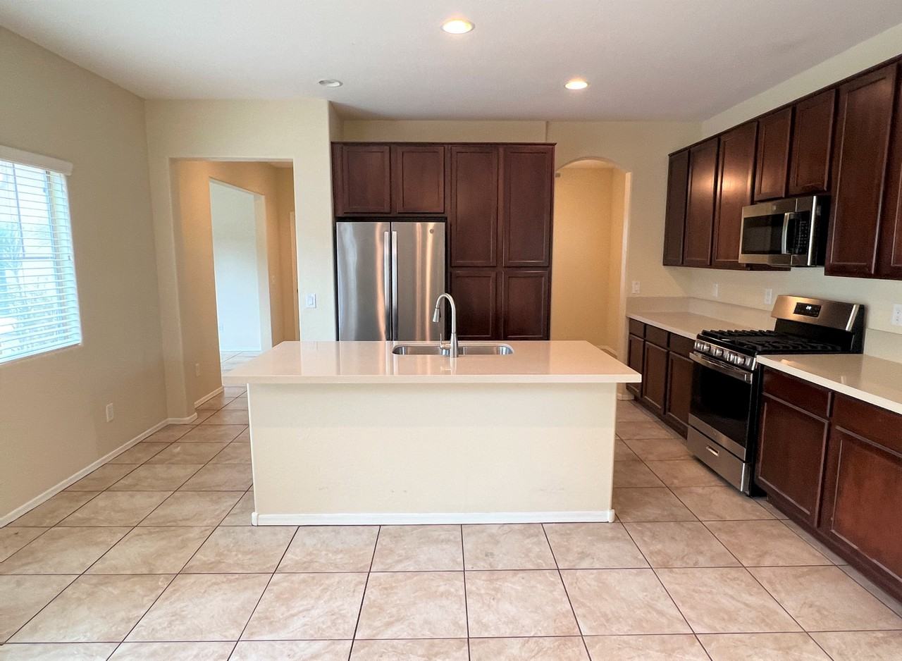 14139 W Country Gables Dr - Photo 3 of 19