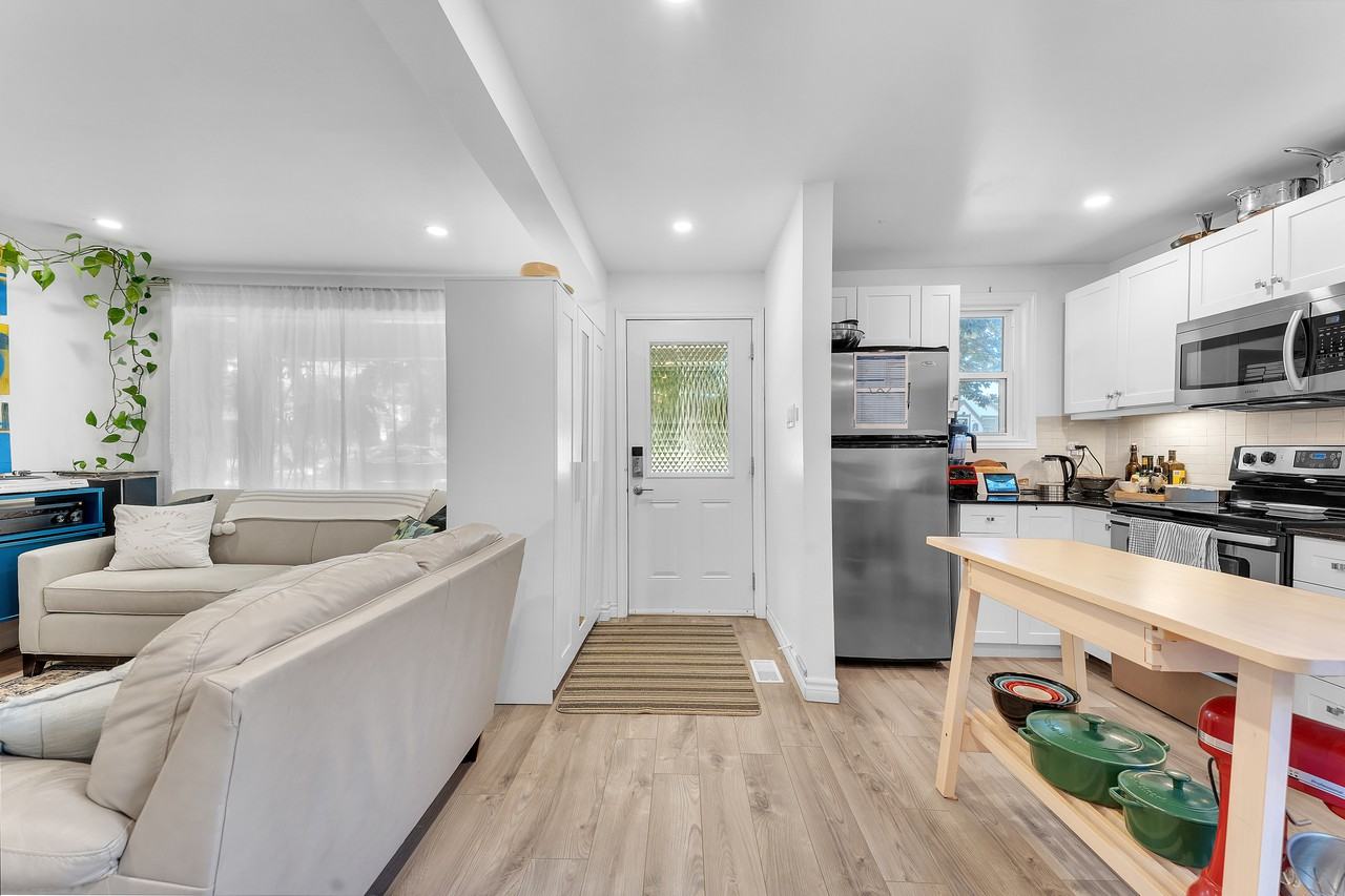 616 Grosvenor St - Photo 3 of 18