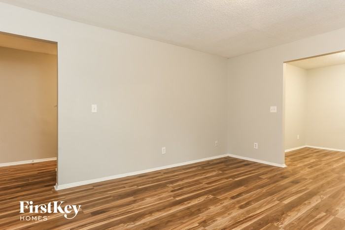 5439 Farmview Close - Photo 3 of 15