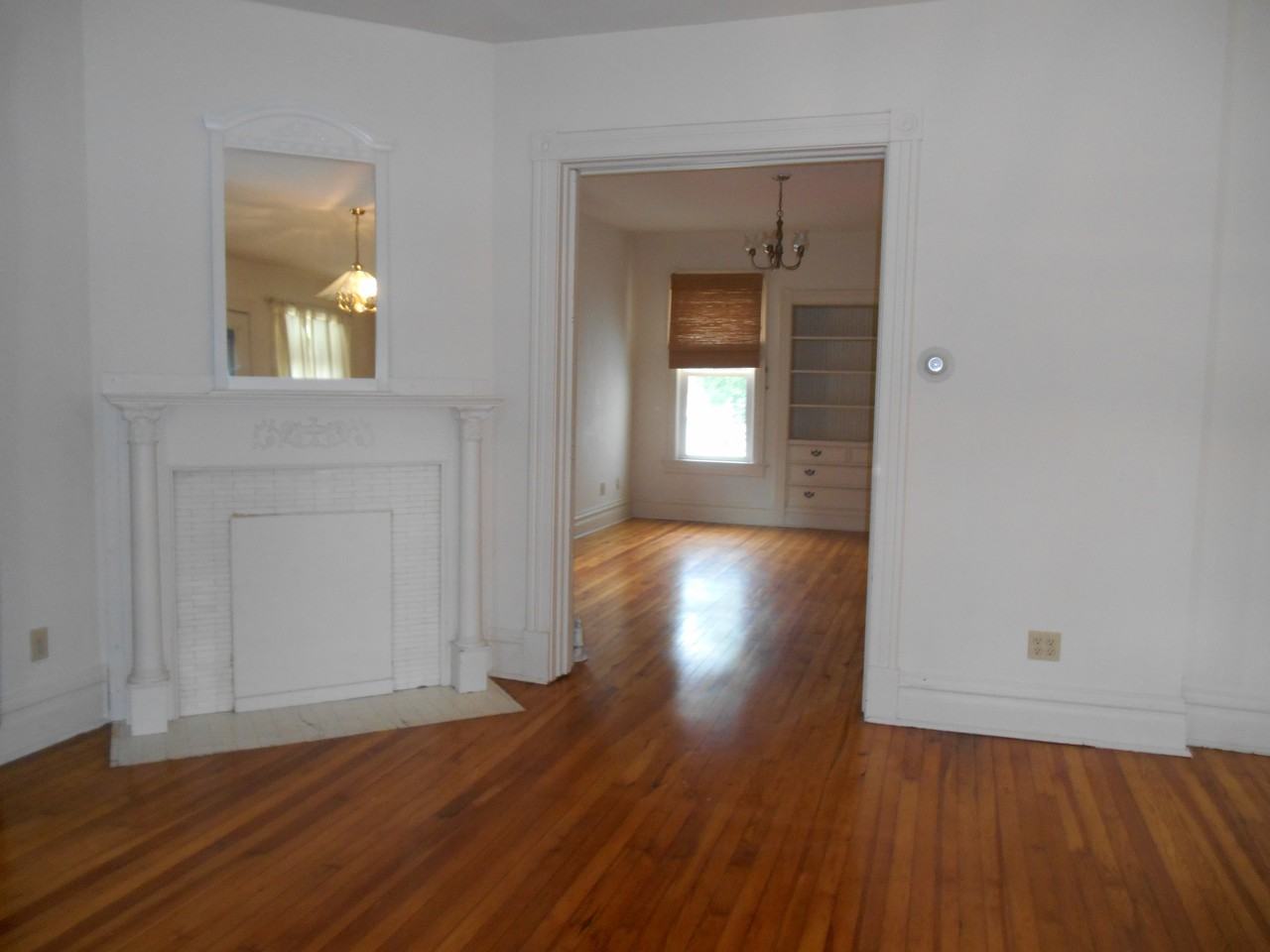 1053 School St - Photo 2 of 6