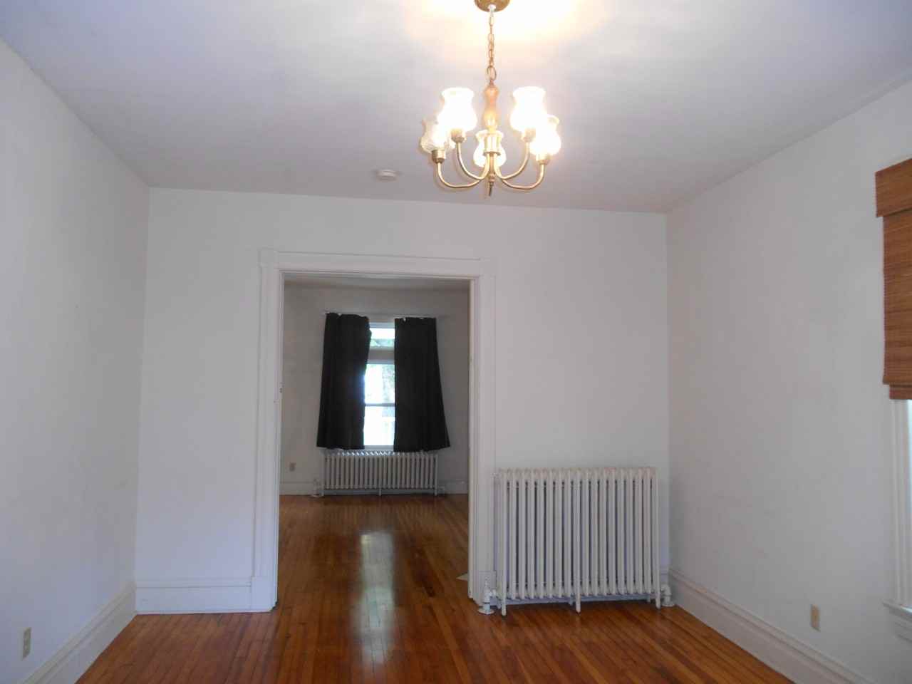 1053 School St - Photo 3 of 6