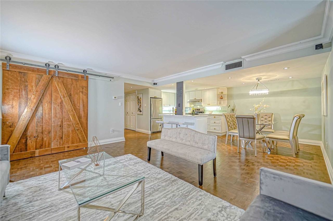 30 Wellington Street East #806