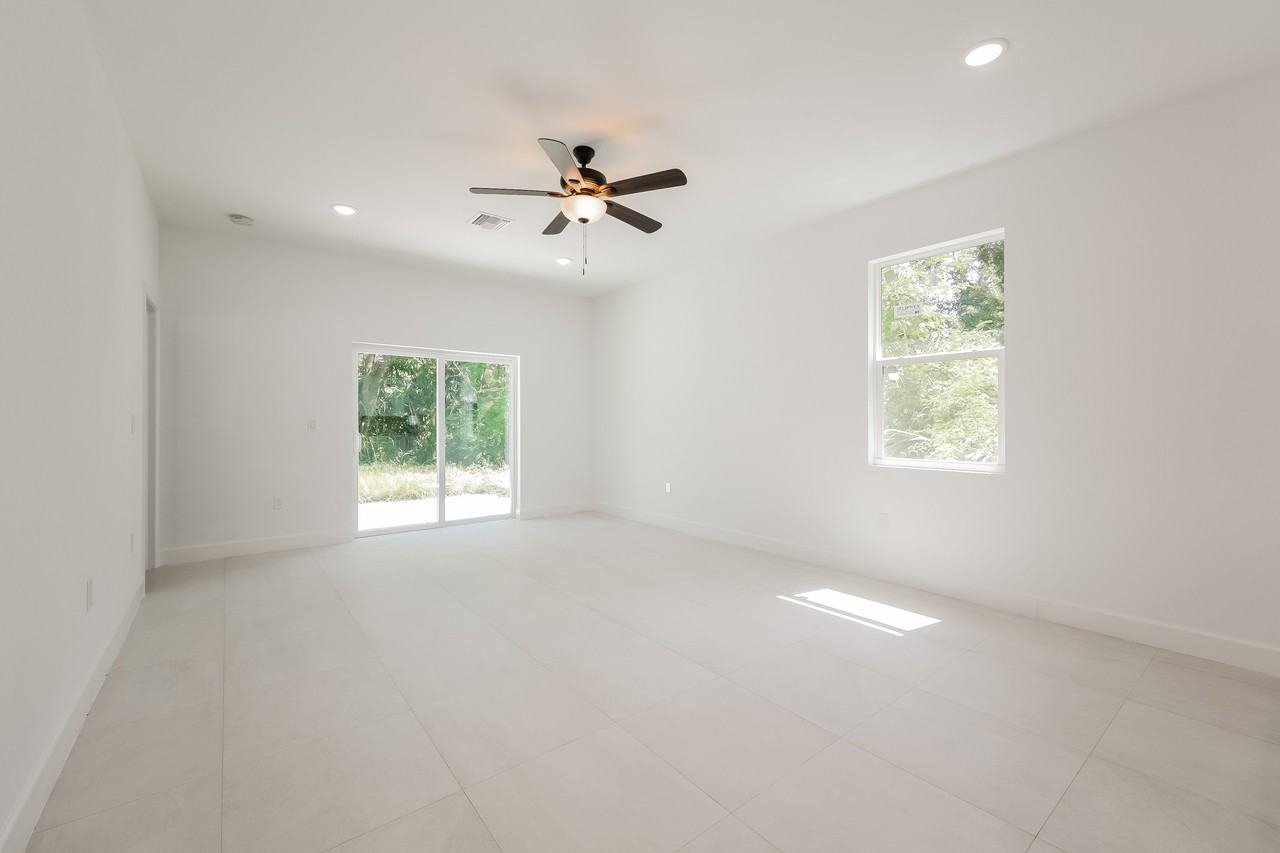 4412 Bessie Ave - Photo 2 of 15