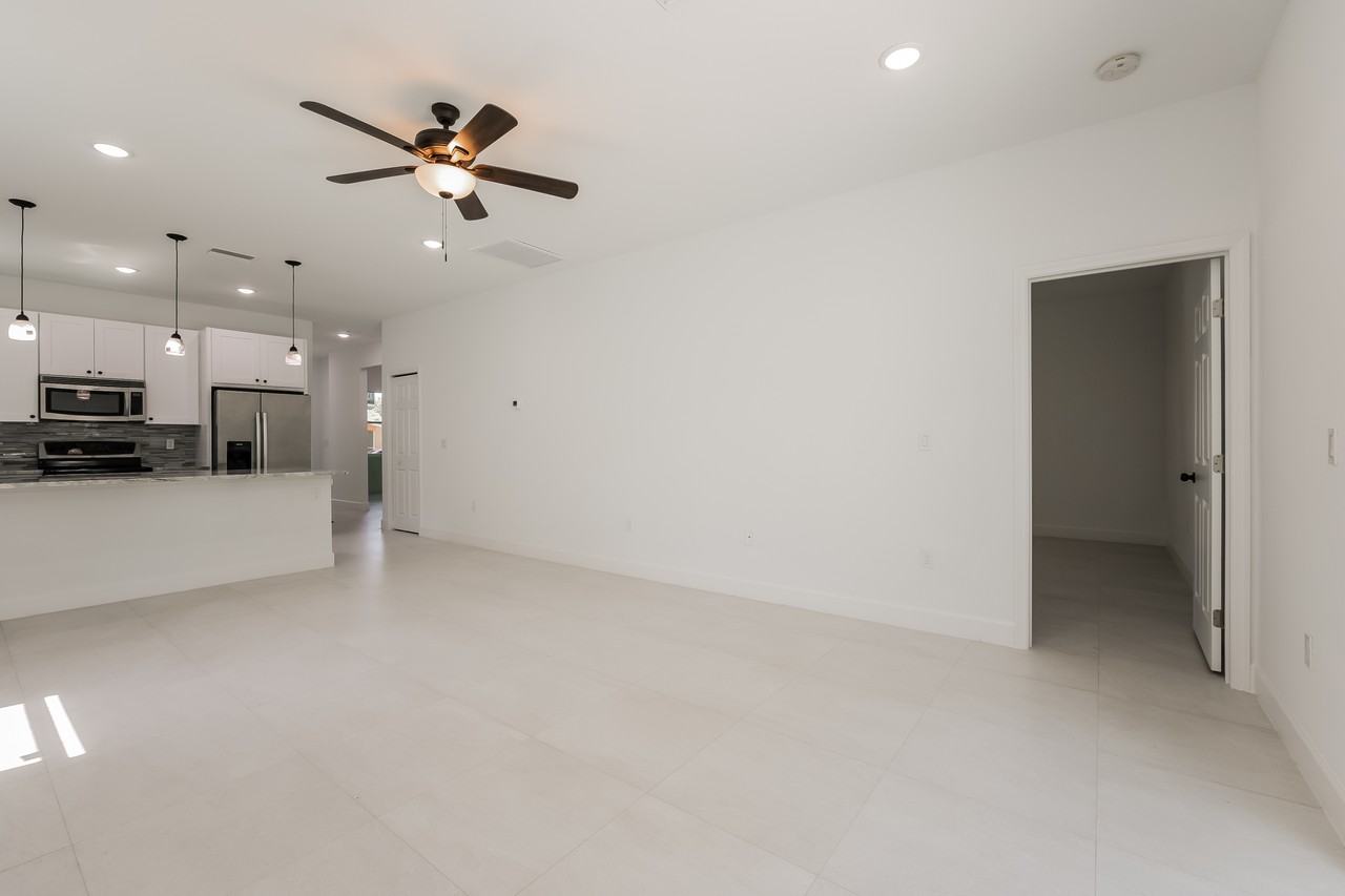 4412 Bessie Ave - Photo 3 of 15