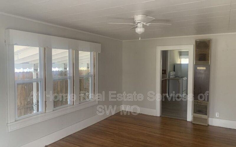 521 S Warren Ave - Photo 3 of 3