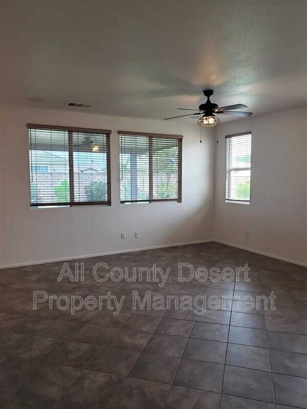 37853 Avon St - Photo 4 of 26