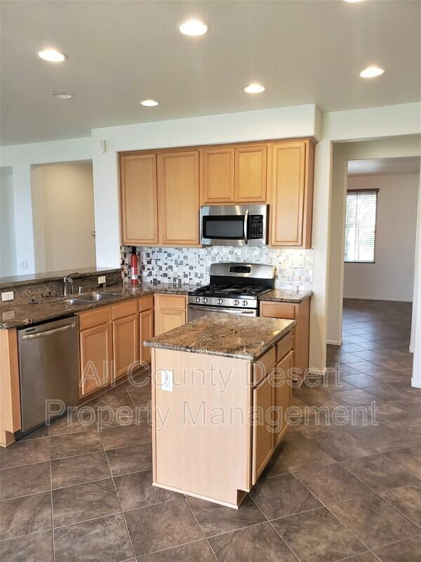 37853 Avon St - Photo 3 of 26