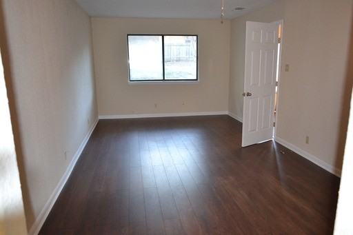 2107 Stratford Dr - Photo 2 of 14