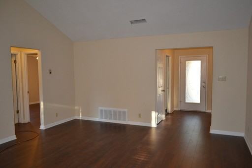 2107 Stratford Dr - Photo 3 of 14