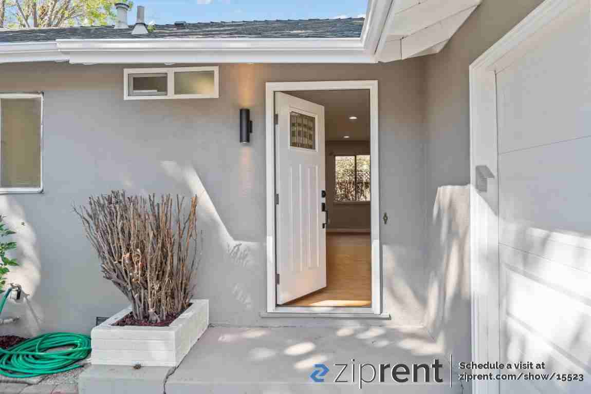 4559 Piper Dr - Photo 3 of 21