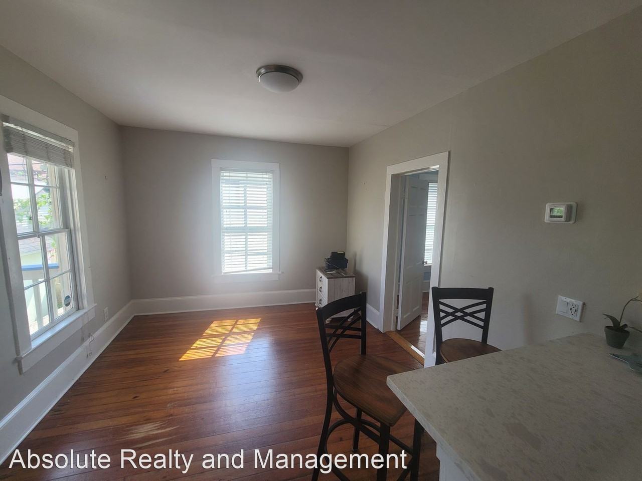 1006 Sealy St - Photo 2 of 10