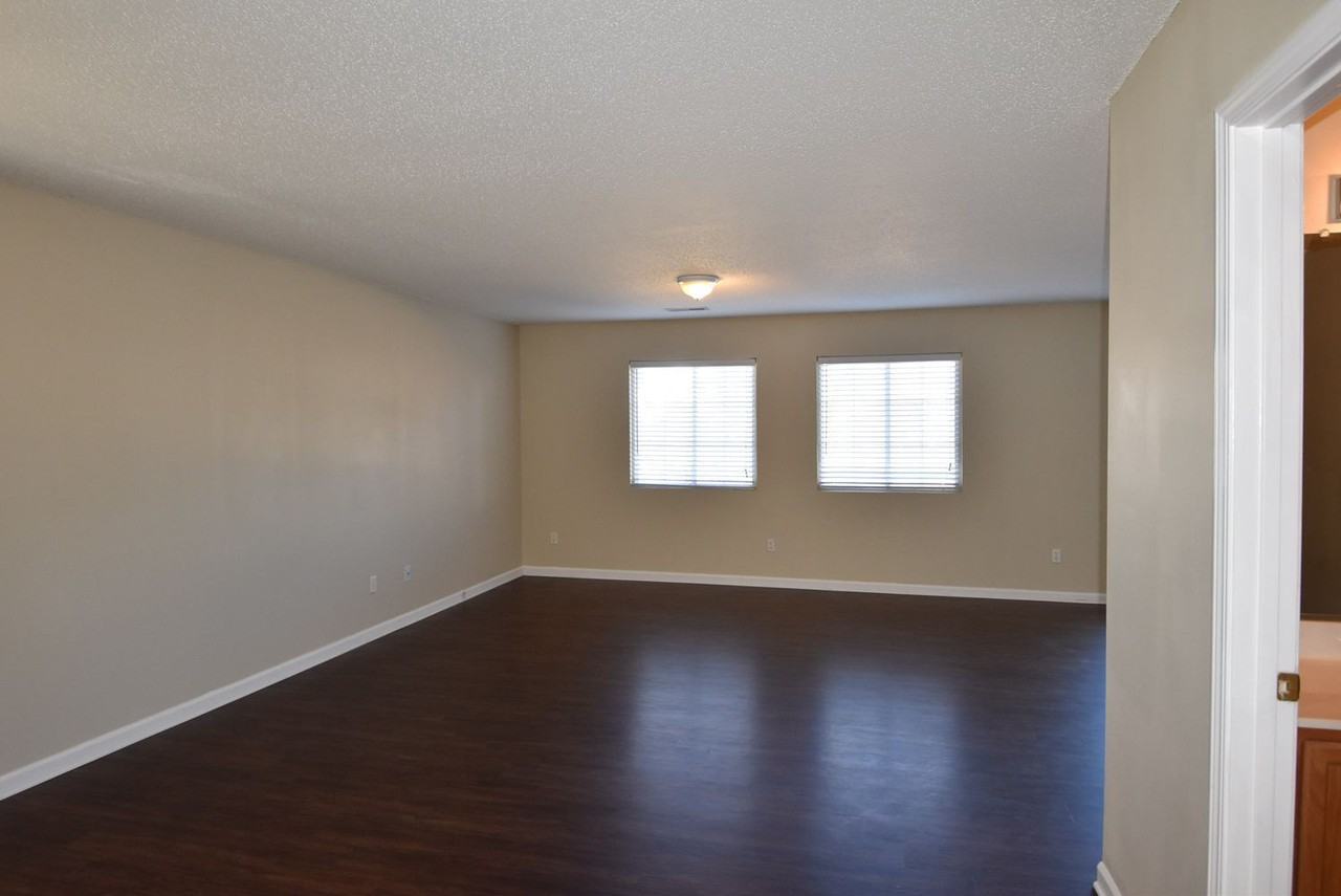 715 Sunmeadow Dr - Photo 2 of 11