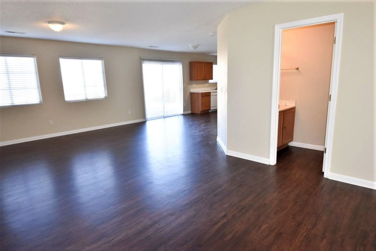 715 Sunmeadow Dr - Photo 3 of 11