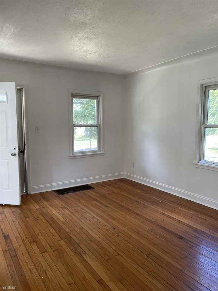 12056 Parklane St - Photo 2 of 12