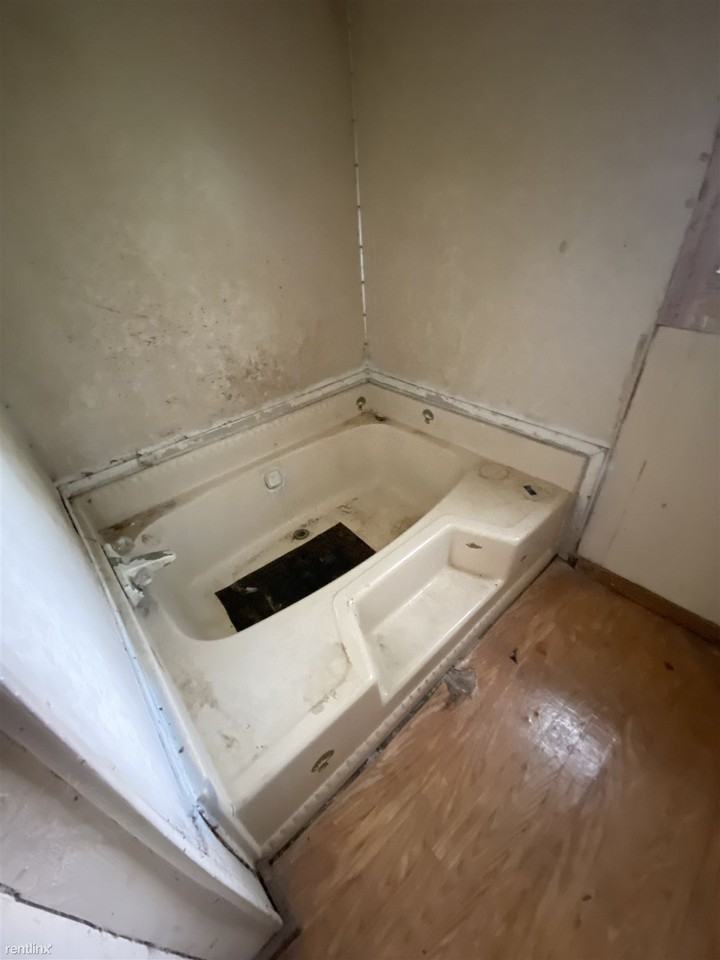 208 W Holtz St - Photo 3 of 16