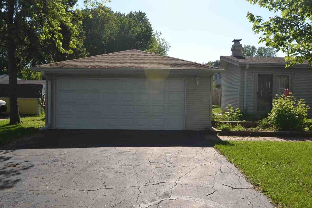 10632 Drummond Ave - Photo 2 of 12