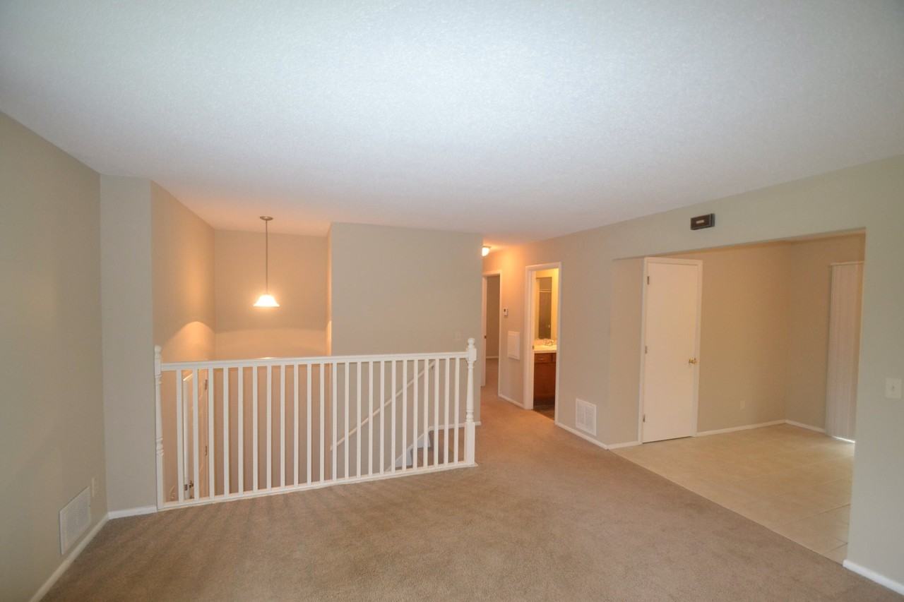 11205 Maryland Ave N - Photo 2 of 10