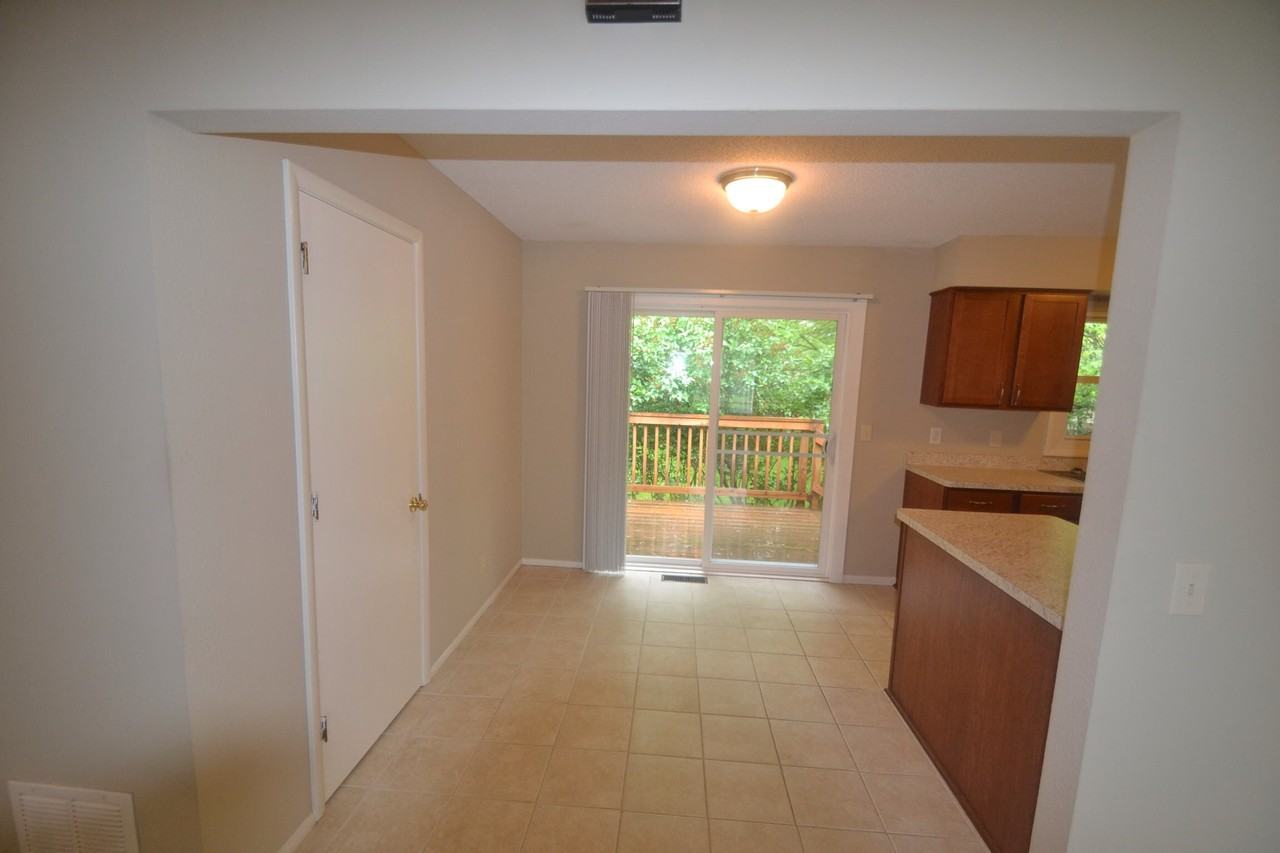 11205 Maryland Ave N - Photo 3 of 10