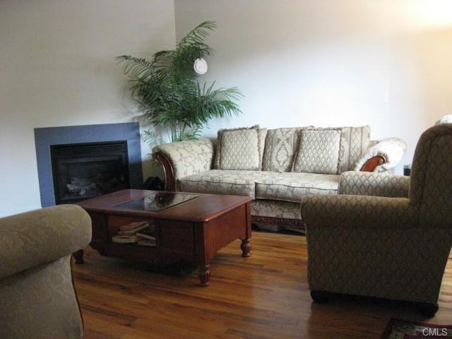 40 Nash Pl #8 - Photo 2 of 14