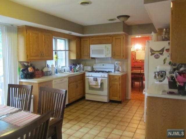 30 Hollywood Ave - Photo 3 of 13