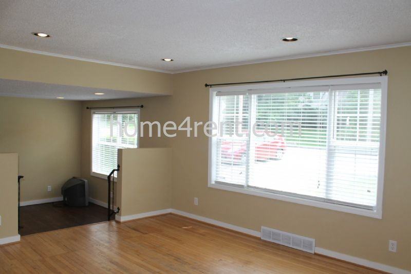 8214 W 80th St - Photo 3 of 9